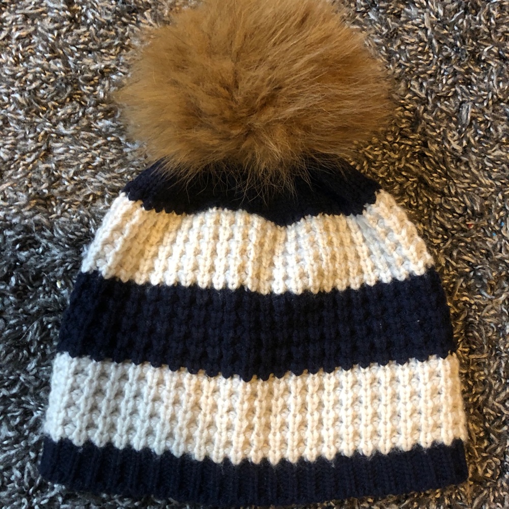 Knit hat with removable top